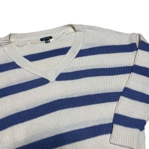 Wild Fable White and Blue Cropped V Neck Sweater D15